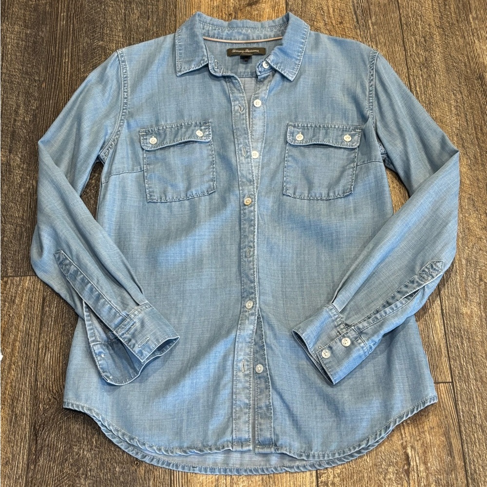 EUC Tommy Bahama “FadedDenim” Long Sleeve Top